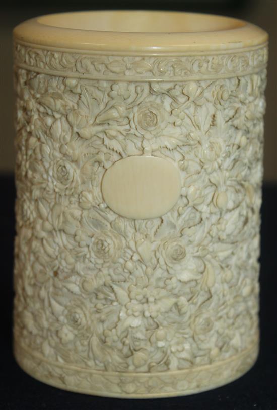 A Chinese export ivory pot, 19th century, 11cm